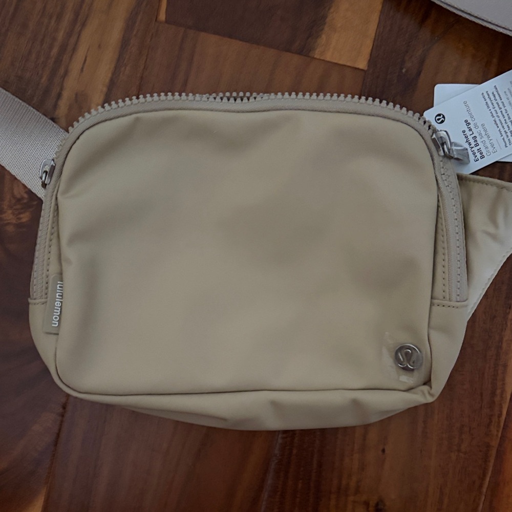Lululemon athletica belt Bag beige NEW!